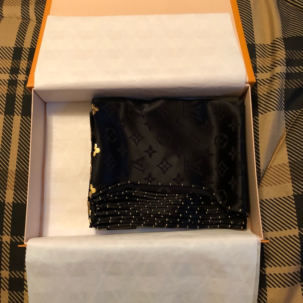 Louis Vuitton Scarf - New